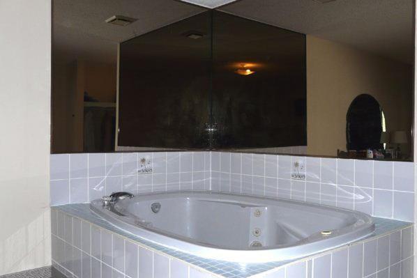Tropicana Inn ナイアガラ・フォールズ 部屋 写真